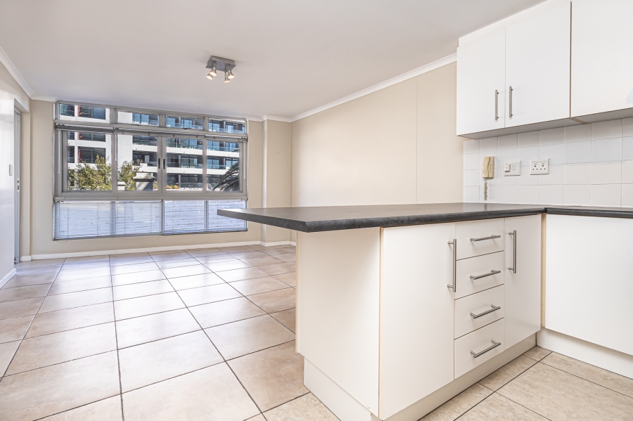 To Let 2 Bedroom Property for Rent in Sea Point Western Cape